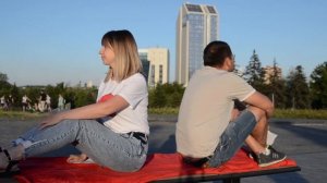 Веселое и креативное поздравление молодоженов  от друзей с днем свадьбы!