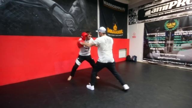 #21 Тактическая работа на лапах с бойцом UFC Никитой Крыловым смотреть онлайн