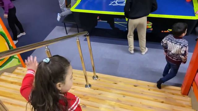Vlog // игровой центр Jump // ИГРЫ / Батуты/ Горки смотреть онлайн