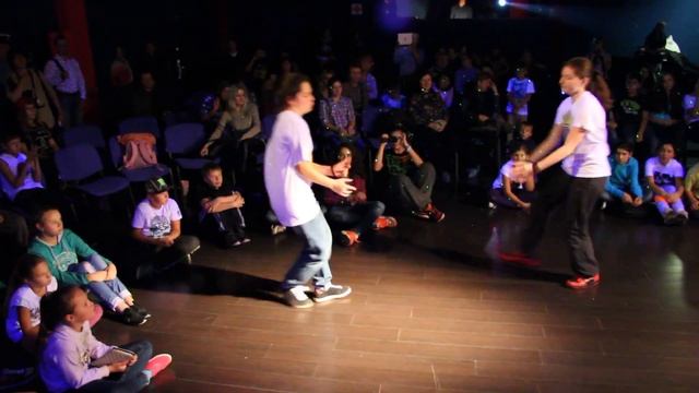 BattlesHistory / Natasha vs Dasha (D-stance) смотреть онлайн