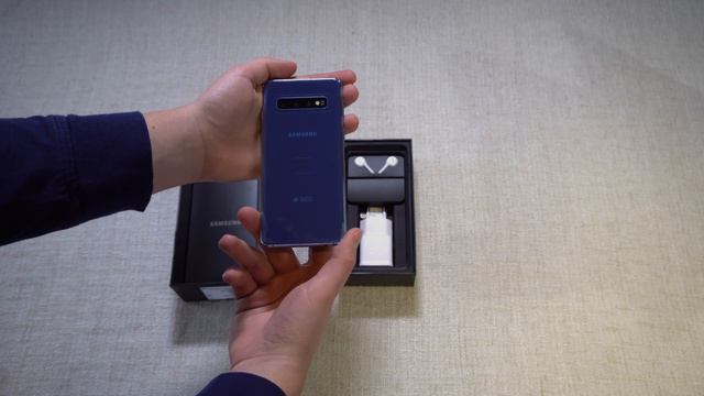Samsung Galaxy S10 (Prism Blue) Unboxing & Hands On I unboxinx смотреть онлайн