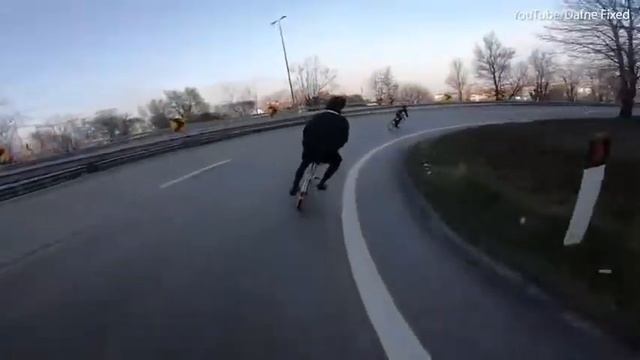 Гонка на велосипеде со Священником смотреть онлайн