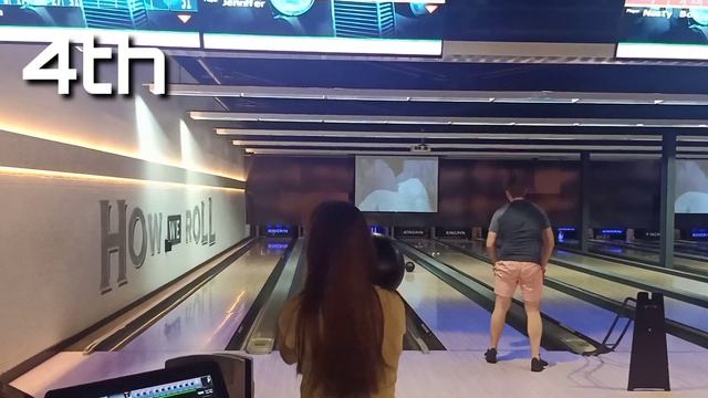 Bowling for Beginners at KingPin смотреть онлайн