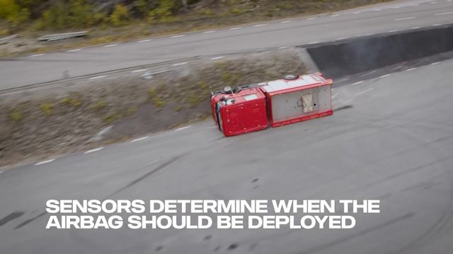 Scania's side curtain airbags keep drivers safe смотреть онлайн