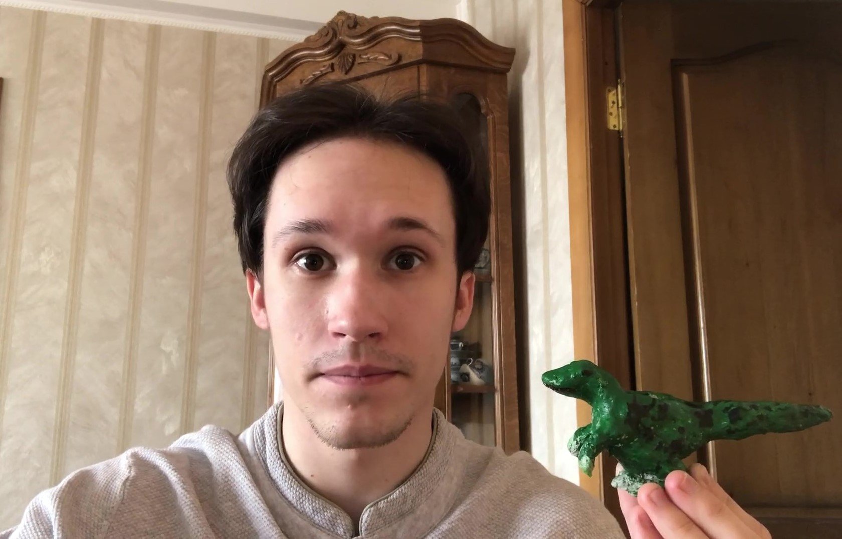 Мелкий шустрый динозавр: леплю из глины велоцераптора смотреть онлайн