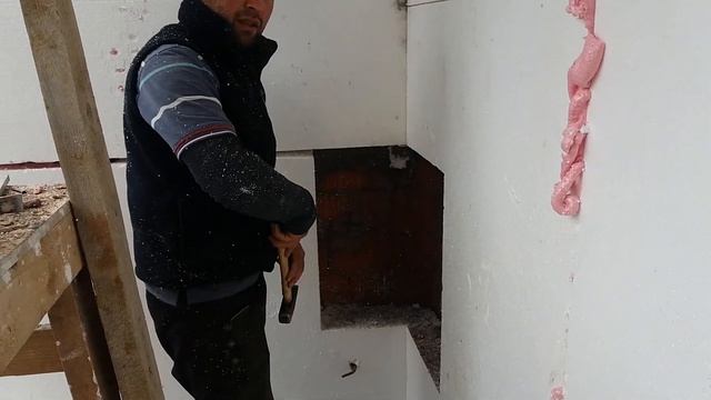 Пустой угол, бригада сделала очередной косяк и была поймана за руку смотреть онлайн