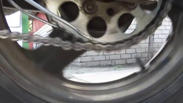 Как работает автосмазчик цепи мотоцикла. DIY chain oiler смотреть онлайн