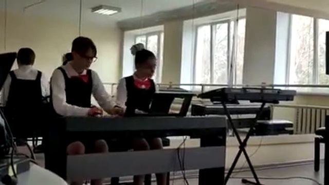 Горохова Дарья, Гамзаян Эмма - Г. Гладков "Песенка львенка и черепахи" смотреть онлайн