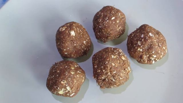 Easy To Make Delicious Vegan Choc-Coconut Protein Balls смотреть онлайн