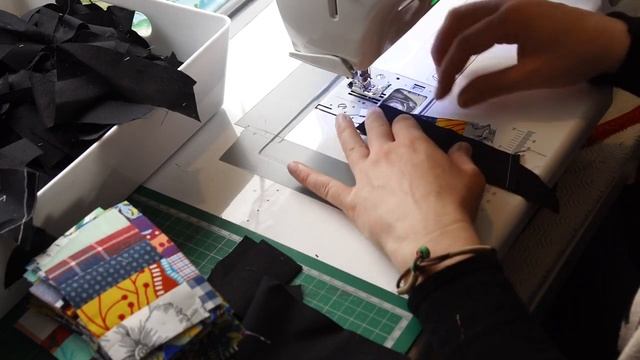 Scrap buster #16: Wonky spikes on stripes - strings and leftover fabric ideas, easy patchwork. смотреть онлайн