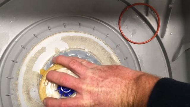 Removing pump rotors on a Dish Drawer смотреть онлайн