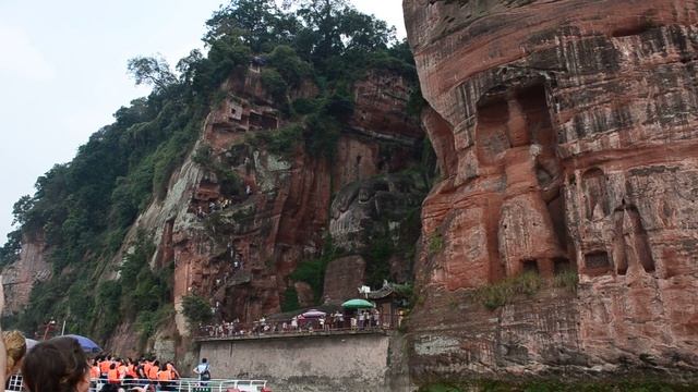 DSC 7044 - Статуя будды в Лэшани, с кораблика смотреть онлайн