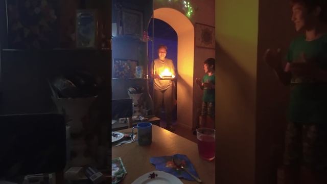 Папе 60. Тортик со свечами ? смотреть онлайн