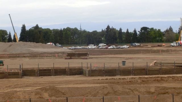 Apple new Spaceship Headquarter foundations under construction - May 2014 смотреть онлайн