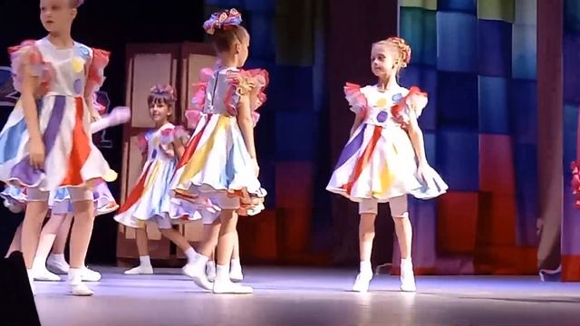 ансамбль эстрадного танца "Зодиак " "смешной человечек" смотреть онлайн