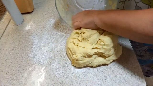 ПИРОГ ИЗ ДРОЖЖЕВОГО ТЕСТА С ЯБЛОКОМ ,ИЗЮМОМ И ОРЕХАМИ смотреть онлайн