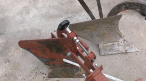 СРАВНЕНИЕ КОННОГО ПЛУГА С СОВРЕМЕННЫМ ПЛУГОМ ОТ МТЗ