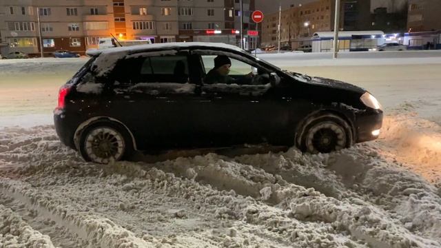Toyota Corolla runx 4wd e120 испытание в снегу смотреть онлайн