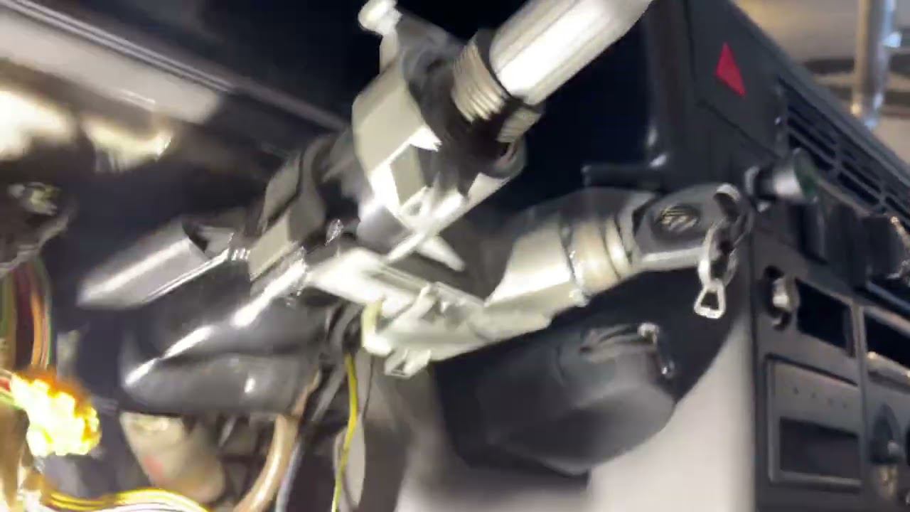 Снятие контактной группы Volkswagen Т4 смотреть онлайн