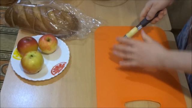 Шарлотка из батона смотреть онлайн