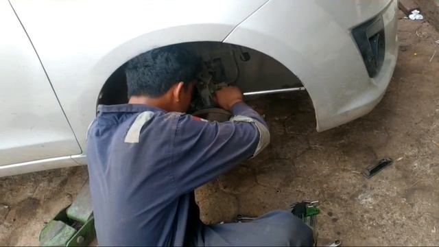 Penggantian Shockbreaker Suzuki Ertiga Depan Belakang KYB EXCEL-G смотреть онлайн