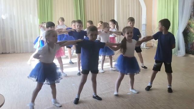 Танец «Снится сон». Дети 5-6 лет смотреть онлайн