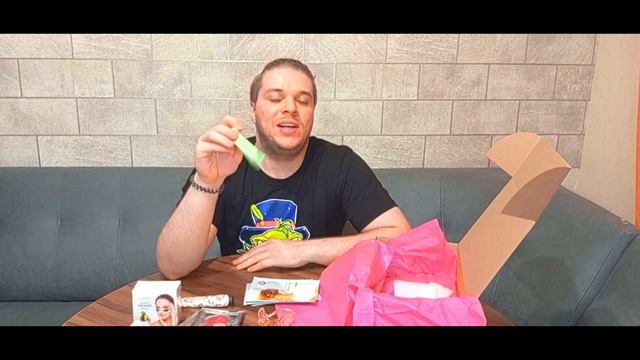 СТАЛ ДЕВОЧКОЙ НА 24 ЧАСА! РАСПАКОВКА САМОГО БОЛЬШОГО БЬЮТИ БОКСА! НАКРАСИЛСЯ В ПЕРВЫЕ! смотреть онлайн