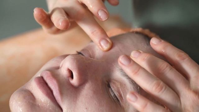 Медовый массаж лица. смотреть онлайн