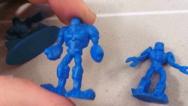 ROBOTS VS NINJAS ARMY MEN TOY REVIEW! смотреть онлайн