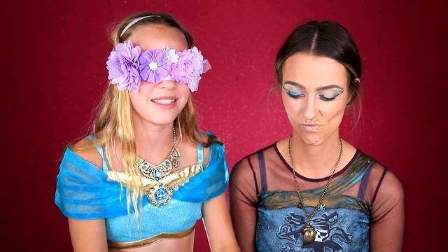 Disney Princess Jasmine and Uma Makeup and Costumes Blindfolded! Funny Kids Makeup! смотреть онлайн