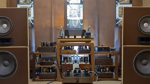 Muddy Waters + CDPro2 transport + Audio Note DAC AD1865N-K - 4K live recording смотреть онлайн