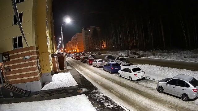 12.12.2020 Момент ДТП на ул. Кунгурцева в Ижевске. Виновник скрылся. смотреть онлайн