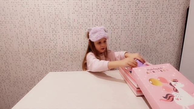 💗💗💗АЛИСА УПАКОВЫВАЕТ ПОДАРОЧНЫЙ БОКС С ЕДИНОРОЖКОЙ🦄💗💗💗 инстаграмм #alise_art_box 👱♀️ смотреть онлайн