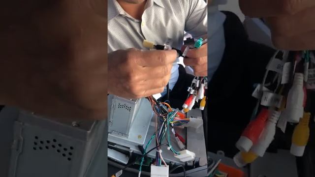 Tundra Android Tesla Style Radio Install - Wire Connectors (Part 1) смотреть онлайн