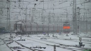 Электровоз ЭП1М-743 с поездом №135 и снегоборьба с ЧС4Т-450