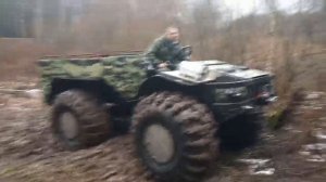 Застрявшая буханка УАЗ - вытаскиваем вездеходом БТХ-2