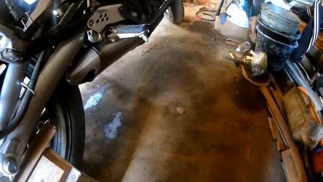 Обслуживание цепи Kawasaki er 6 n - ч.1 вывешиваем заднее колесо смотреть онлайн