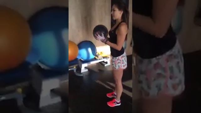 "Сделай тело как хотела": Тренировка для дома смотреть онлайн