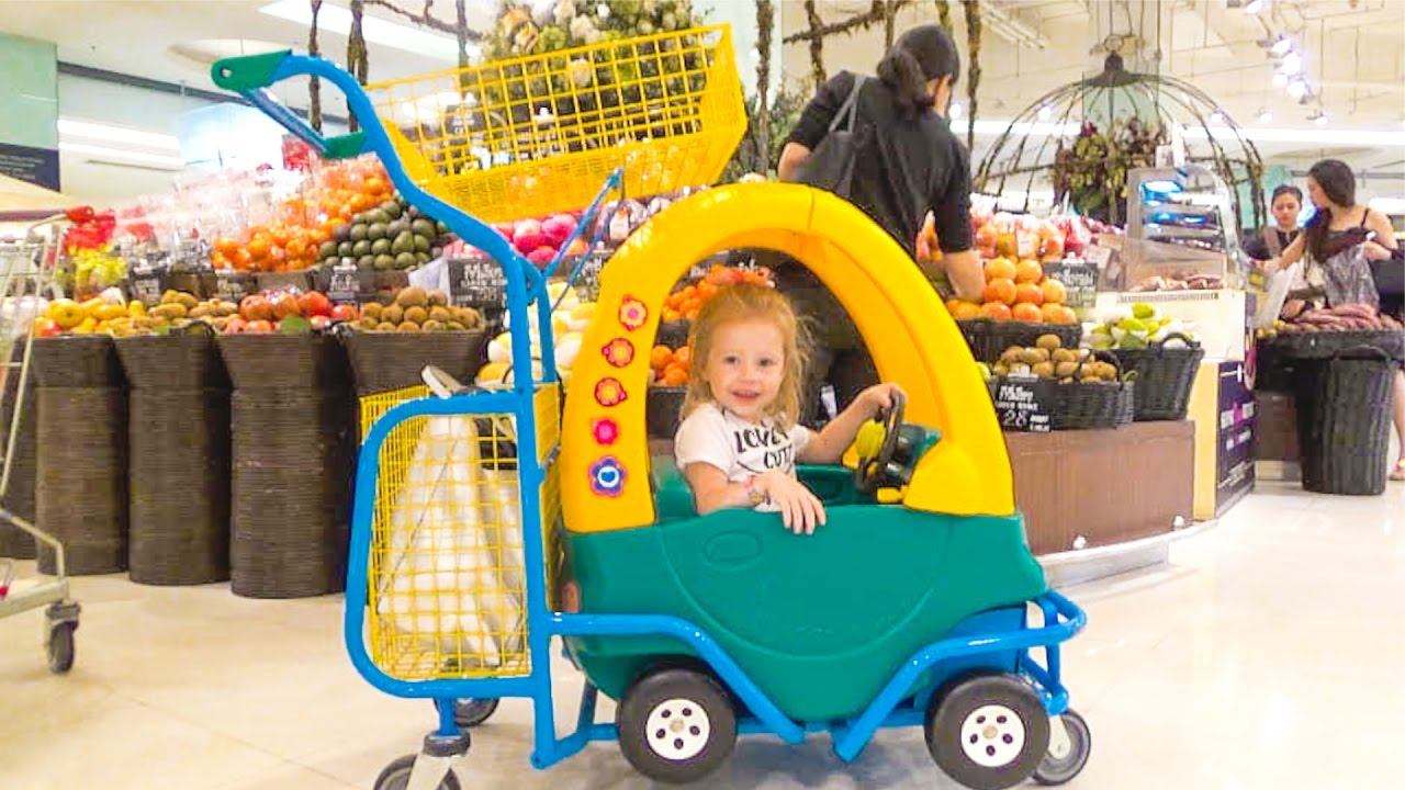 Шоппинг: экзотические фрукты, необычные напитки и еда в Тайланде / Влог для детей смотреть онлайн