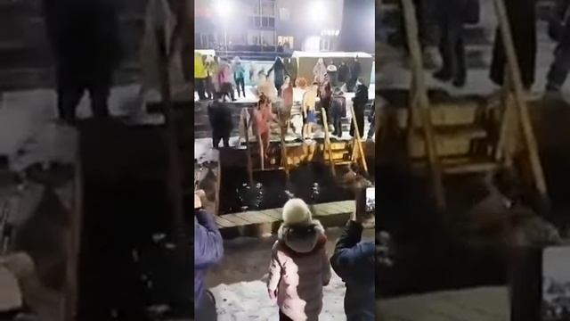 ВОСВОД Кузбасса. Крещенские окунания в Кемерово 2022. Проспект Притомский 15 смотреть онлайн