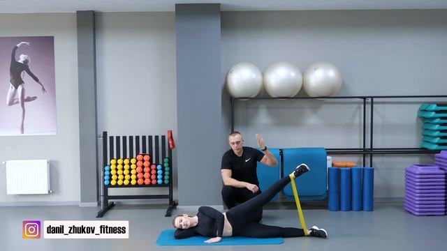 Отведение бедра с резинкой (лёжа на боку, ноги прямые) смотреть онлайн