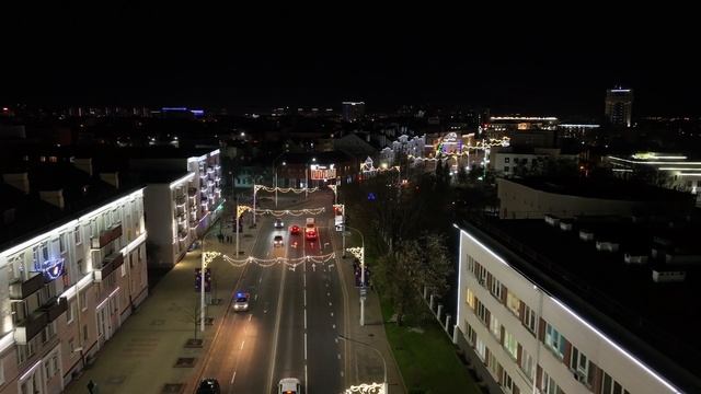 Новогодние украшения центра города. Снег весь растаял как обычно. смотреть онлайн