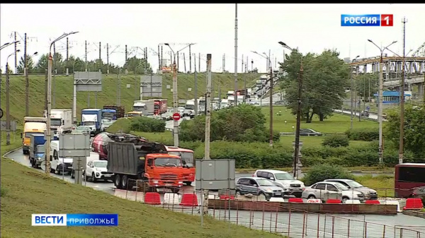 Пять часов в пробке на Борском мосту: Причины и следствия затора. смотреть онлайн