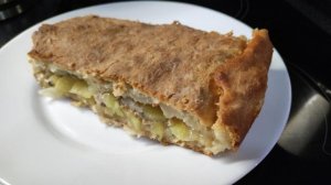 Пирог с рыбной консервой и картофелем, готовится легко, хватит на большую семью