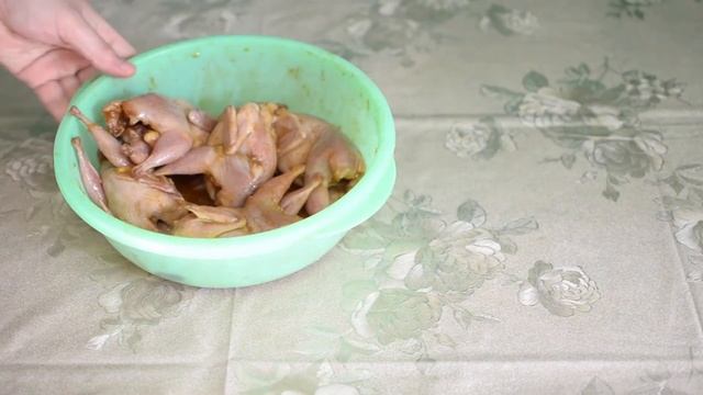 Перепелка на вертеле | В духовке ! Вкусный , сочный рецепт перепелки! смотреть онлайн