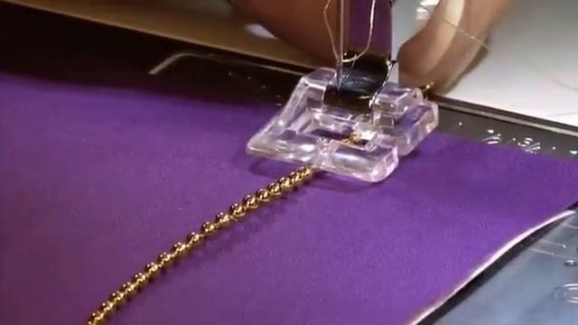 Janome MC 12000 | Лапка для пришивания бисера L1 (9 мм) смотреть онлайн