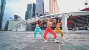 А МЫ ТАНЦУЕМ. Tout le monde danse