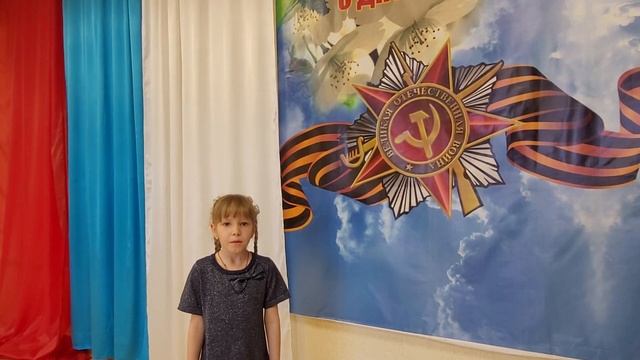 Якимовская Яна, стихотворение "Приходят люди к вечному огню" смотреть онлайн
