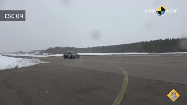 Teste da Fiat Toro equipada com controle de estabilidade смотреть онлайн