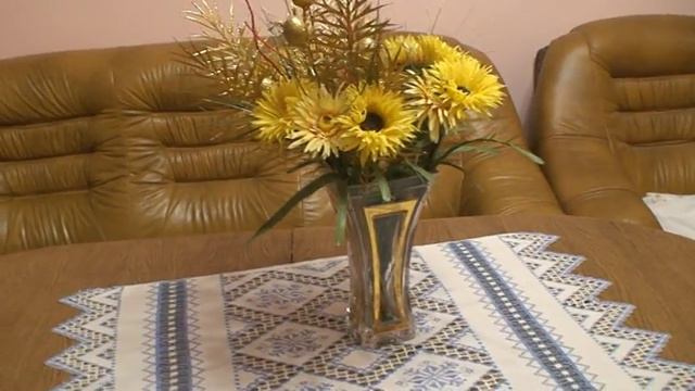 Цветы и мебель смотреть онлайн